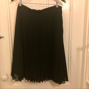 💛$5 Add-On💛Sheer accordion pleat skirt w/ lining